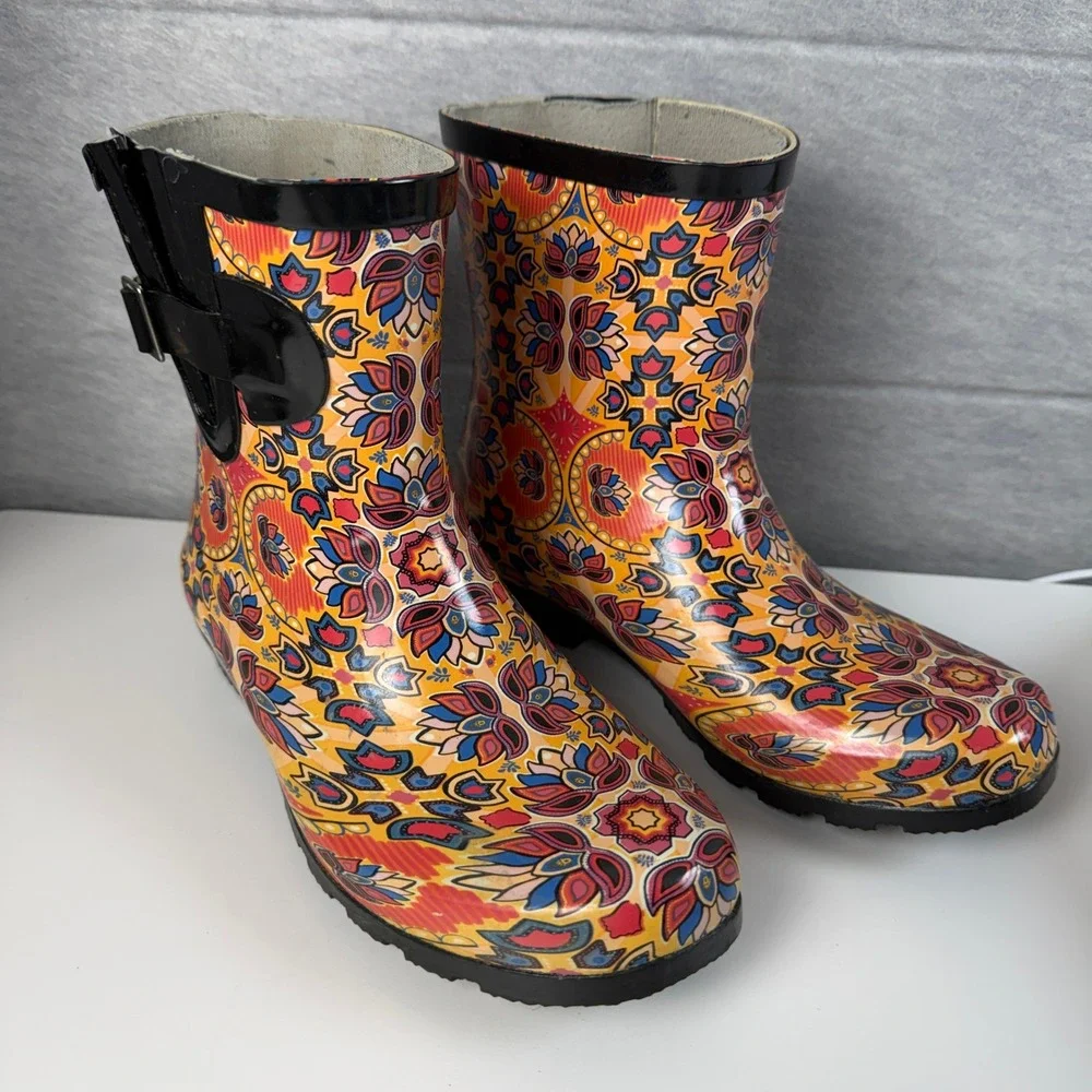 Nomad Womens Size 7 Rain‎ Boots Ankle Mid Calf Floral Print Buckle Black Sole